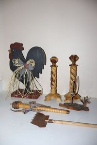 lot 34 image: Wooden decor rooster, candle holders and more as shown