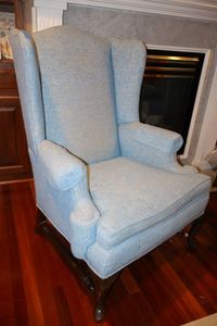 lot 12 image: Ethan Allen Vintage Queen Anne style arm chair with blue upholstery