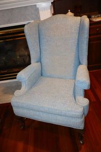 lot 13 image: Ethan Allen Vintage Queen Anne style arm chair with blue upholstery