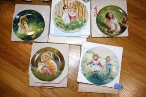 lot 49 image: Collector plates, see photos for details