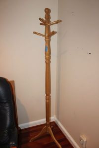 lot 56 image: Wooden coat rack - 6 tall