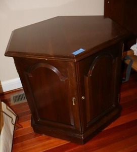 lot 10 image: Ethan Allen Vintage Hexagonal side table with front cabinet doors - 24wide x 22 tall