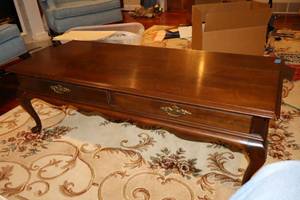 lot 3 image: Ethan Allen Vintage coffee table with 2 drawers - 50 long x 21 wide x 16 tall