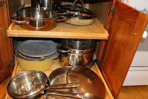 lot 124 image: Kitchen cooking pots and pans