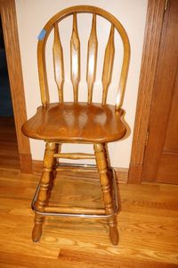 lot 142 image: Swivel bar chair with foot rest