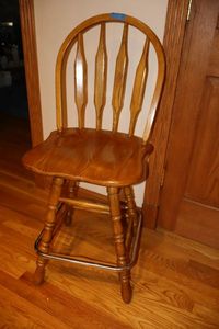 lot 141 image: Swivel bar chair with foot rest