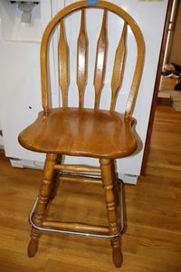 lot 140 image: Swivel bar chair with foot rest