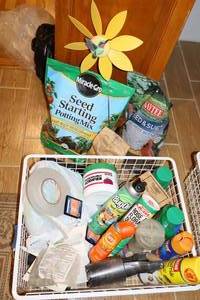 lot 191 image: Gardening supplies and bug spray