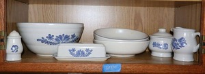 lot 115 image: Pfaltzgraff stoneware table serving dishes