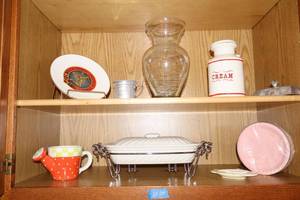 lot 129 image: White chafing dish, Cream jar and more Misc.