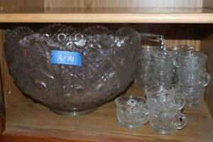 lot 147 image: Vintage daisy button punch bowl set with glass ladel