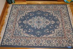 lot 157 image: Area rug - Blue entry rug 4x5.5