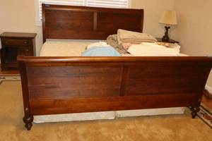 lot 216 image: King size sleigh bed