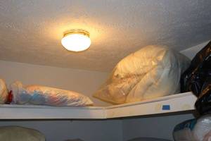 lot 234 image: Pillows, blankets and comforters