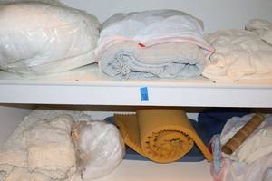 lot 237 image: Blankets, mattress cover, and white rug