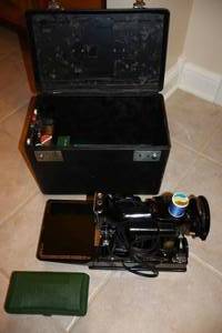 lot 244 image: Vintage black Singer sewing machine with accessories