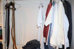 lot 251 image: Mens clothes, suit jackets and belts - mostly size 3638