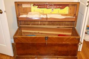 lot 310 image: Vintage Cavalier cedar chest and contents