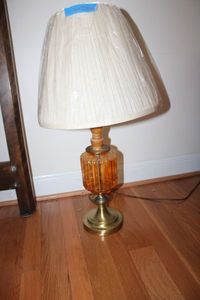 lot 286 image: Vintage glass globe table lamp
