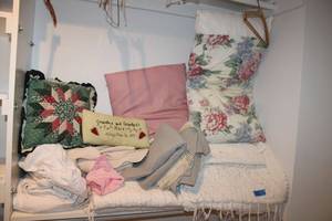 lot 290 image: Pillows and rugs, see photos