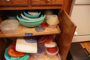 lot 126 image: Plastic food containers