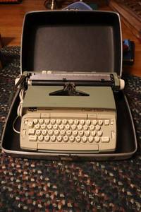 lot 225 image: Vintage Smith -Corona electric typewriter