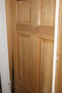 lot 325 image: Door with framing