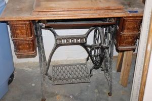 lot 326 image: Antique Singer sewing machine table
