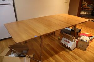 lot 100 image: Drop down Kitchen table with extension leaves