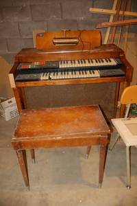 lot 360 image: Vintage Thomas organ instrument