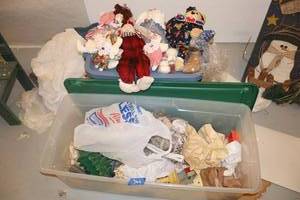 lot 364 image: Vintage Christmas decorations and fabric dolls