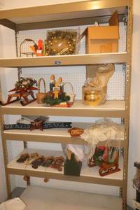 lot 366 image: Painted wood decor and seasonal decorations