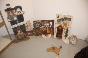 lot 367 image: Painted wood seasonal decorations