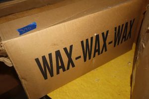 lot 370 image: Box of wax (great for candle making)