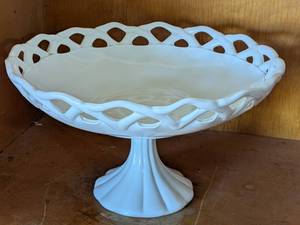 lot 10 image: Milk Glass Fruit Bowl by Pitman Dreitzer in the Old Colony Pattern