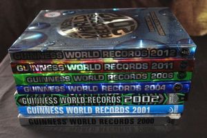 lot 38 image: Guinnesss World Record Books