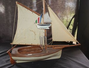 lot 41 image: Model Boat
