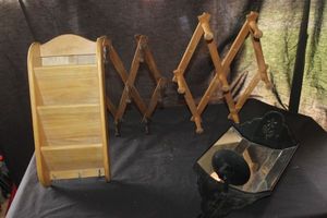lot 42 image: Displays