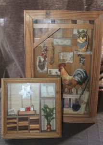 lot 46 image: Vintage Farm houses style Shadow Box Key Cabinet Decorated with rooster Motif