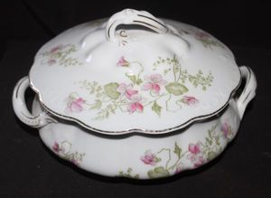 lot 77 image: Vintage Haviland Limoges, 11 Oval Covered serving Dish with intricate floral Patterns.