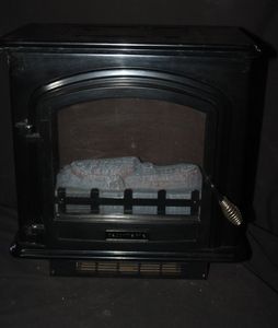 lot 79 image: Radcliff Electric Space Heater Designed to Look Like a Traditional Wood Stove, worked at time of posting