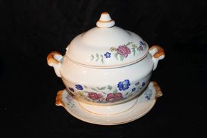 lot 104 image: Vintage Ceramic Lidded Soup Tureen with Underplate (no ladle) by Royal Sealy with a Pink and Blue Floral Pattern