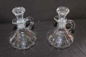 lot 136 image: Vintage pair of Anchor Hocking Glass Cruets with stoppers