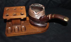 lot 152 image: Vintage ceramic novelty ashtray made in Japan designed to look like a large smoking pipe
