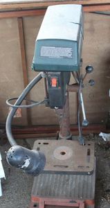 lot 13 image: Vintage Heavy Duty Floor Standing Drill Press.
