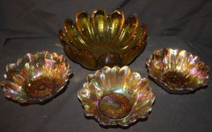 lot 183 image: Vintage Indiana Glass Company Lily Pons Sunflower Pattern Carnival Glass Set in a Marigold Finish featuring a large center bowl and matching smaller bowls
