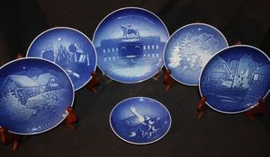 lot 184 image: Six Vintage Bing &amp Grendahl Copenhagen Blue and White Porcelain Christmas Plates