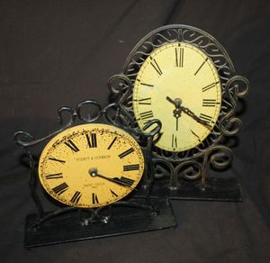 lot 212 image: Two Vintage Mantel Clocks