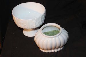lot 213 image: Vintage Milk glass Vases