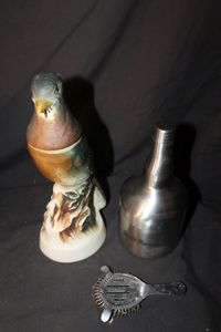 lot 220 image: Vintage 1969 Jim Bean Trophy Collection American Robin ceramic bourbon decanter, by Regal China, Vintage Grand Marnier Bottle Cage